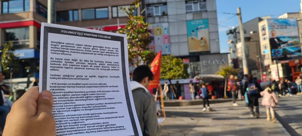 İGD Stanttan Sesleniyor: Gençlik Geleceğini İstiyor! 2 6 12 25 stant 2