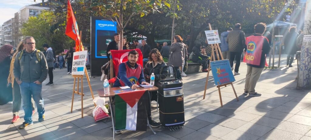 İGD Stanttan Sesleniyor: Gençlik Geleceğini İstiyor! 4 6 12 25 stant 4