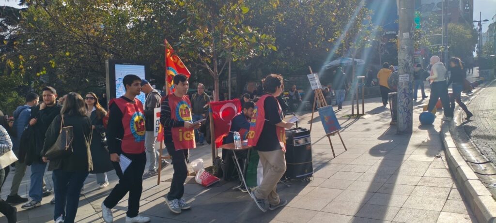 İGD Stanttan Sesleniyor: Gençlik Geleceğini İstiyor! 5 6 12 25 stant 5